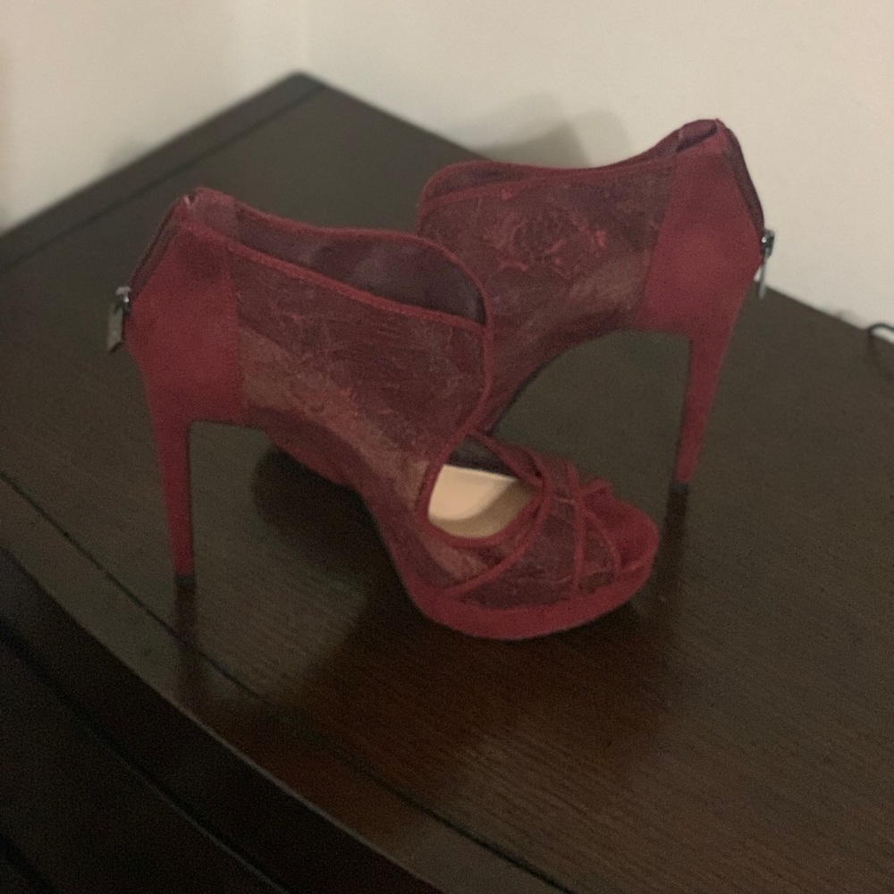 High heel shoe